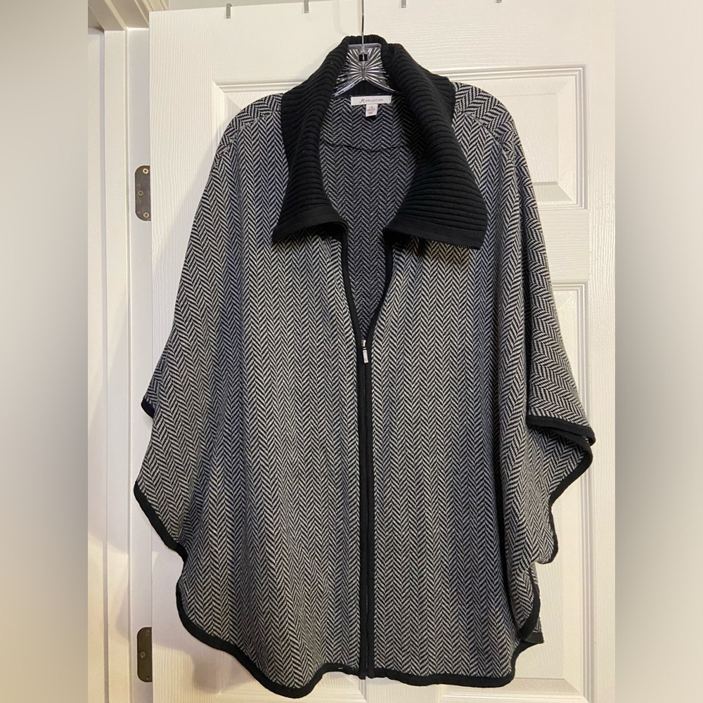 JM Collection Womens L/XL Chevron Knit Black Collar Zipper Front Poncho Cape